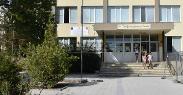 Десет основно ремонтирани и обновени училища и детски градини в Ловеч ще започнат новата учебна година Десет основно ремонтирани и обновени училища и детски градини в Ловеч ще започнат новата учебна година