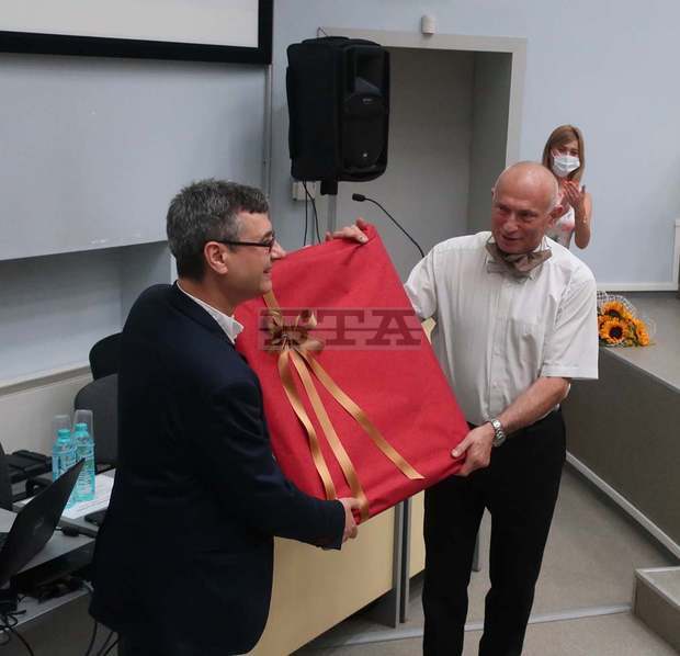 Проф. д-р Ташко Делийски бе удостоен с "Плакет за заслуги" на Медицински университет - Плевен