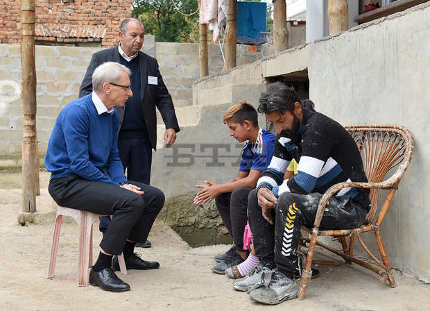 Министър Николай Денков посети училище в Берковица