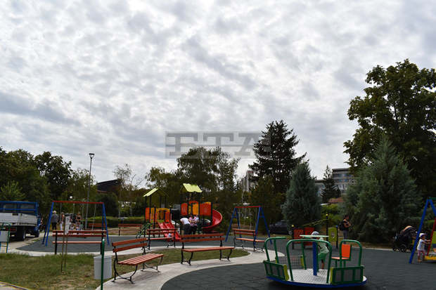 Обновена площадка за игра радва децата в Разград