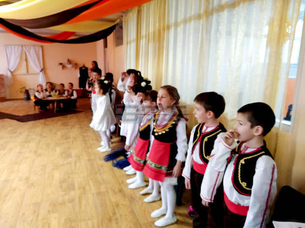 В Перник започна детска маскарадна щафета  "Да бъде"