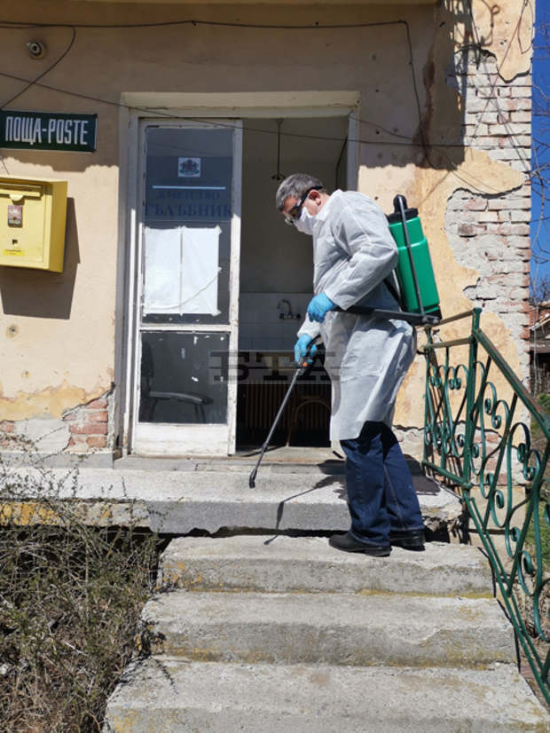 Дезинфекцират се обществени места в радомирските села