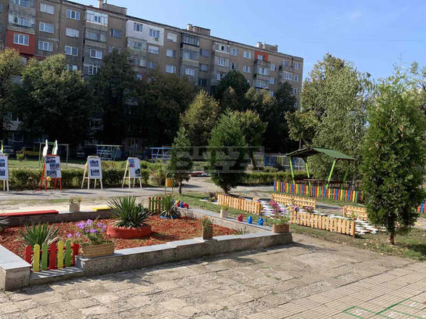 Възпитаници на детска градина в Перник ще отглеждат билки, подправки и зеленчуци Възпитаници на детска градина в Перник ще отглеждат билки, подправки и зеленчуци