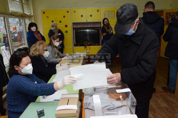 В Добричка област са упражнили вота си 17.27 на сто от избирателите