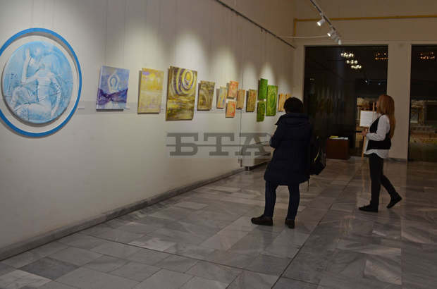 С "Бал на картините" художничка подкрепя деца таланти в Добрич