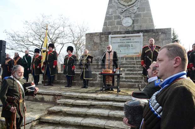 В Деня на Освобождението на Добрич проехтя залп в памет на загиналите герои