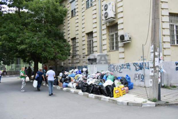 Близо 8 тона дрехи бяха събрани в Асеновград за нуждаещи се Близо 8 тона дрехи бяха събрани в Асеновград за нуждаещи се