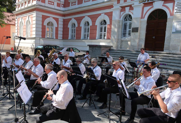 В Плевен Общинският духов оркестър изнесе за първи път концерт след обявяване на пандемията