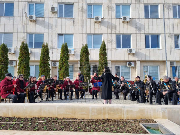 Дефиле и съвместен концерт изнесоха духовите оркестри на Търговище и Добрич