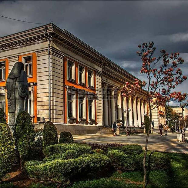 Изложба на плакати е подредена в Перник