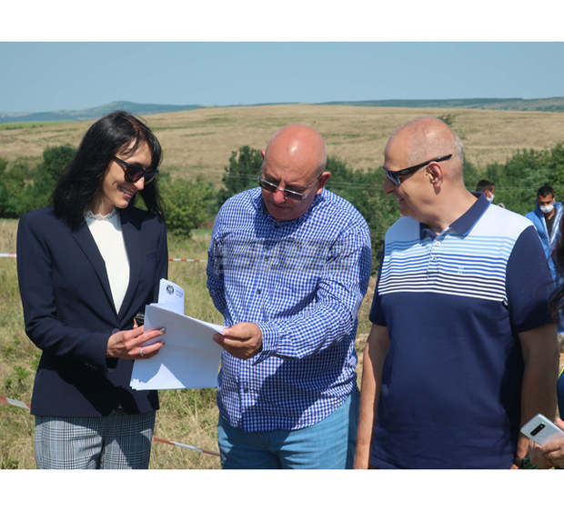 Министър Емил Димитров: Ще осигурим максимален ресурс в условията на коронавируса да унищожим в чужбина около 1200 т пестициди загробени на различни места у нас