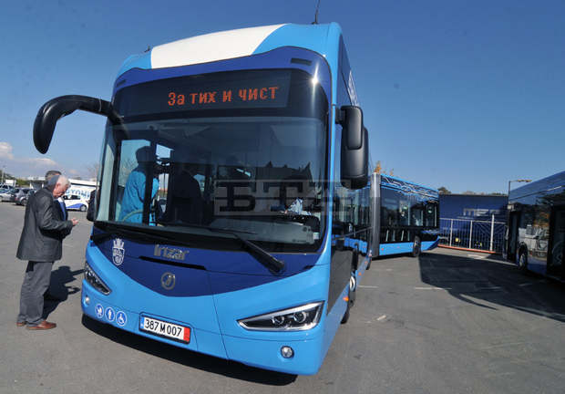 В Бургас пристигнаха нови електрически автобуси за градския транспорт