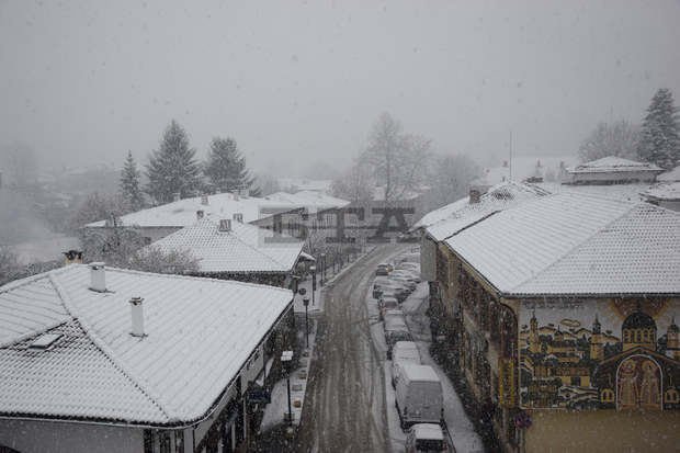 Проходими са пътищата в Еленския Балкан, където снежната покривка вече е над 30 сантиметра