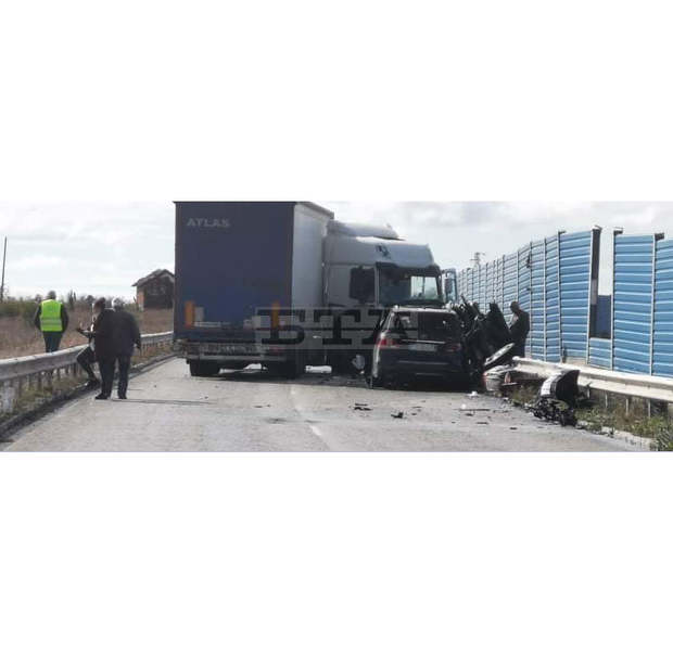 Бебе загина в тежка катастрофа край Елхово между ТИР и джип