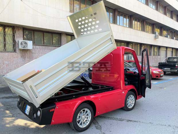 Ямбол се сдоби с общински електромобил