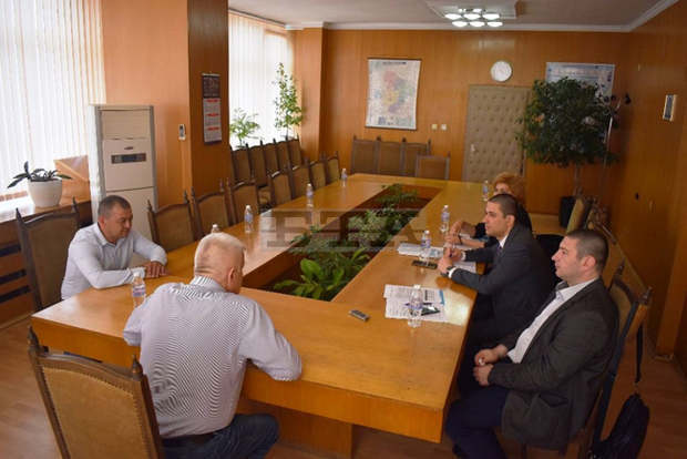 Кметът Денчо Бояджиев обсъди с ръководството на "Енерго-Про" новостите в енергийния сектор Кметът Денчо Бояджиев обсъди с ръководството на "Енерго-Про" новостите в енергийния сектор