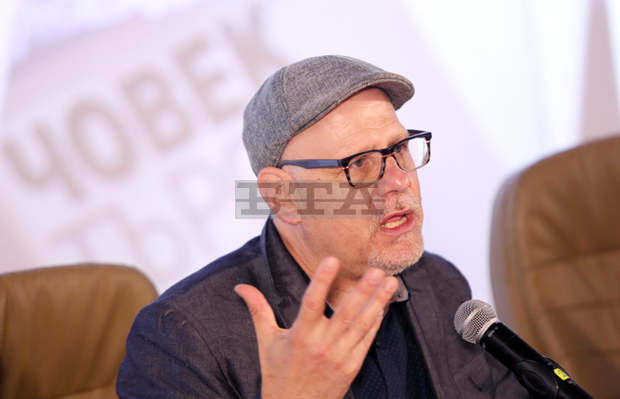 Писателят Ерик Уайнър: Връзката ни с историята винаги трябва да е положителна Писателят Ерик Уайнър: Връзката ни с историята винаги трябва да е положителна