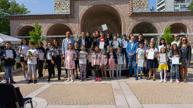 В Ямбол бяха наградени победителите в регионален конкурс за детска рисунка