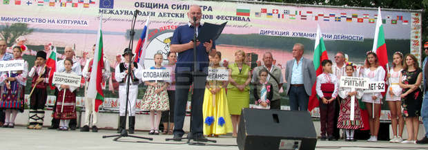 В Силистра бе открит 24-ият Международен детски танцов фестивал "Утрешният мир започва с днешното приятелство"