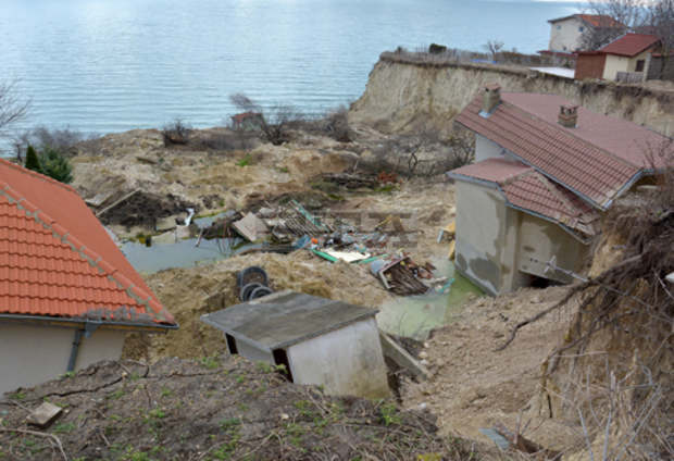 В Балчик се предприемат стъпки за укрепване на свлачища във вилната зона "Фиш-Фиш" В Балчик се предприемат стъпки за укрепване на свлачища във вилната зона "Фиш-Фиш"