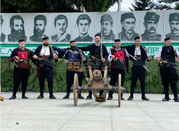 Комити и популярни фолклорни изпълнители ще участват във второто издание на фестивала "Фолклорна магия" в Банско Комити и популярни фолклорни изпълнители ще участват във второто издание на фестивала "Фолклорна магия" в Банско