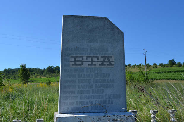 Възстановява се паметник на чехословашки парашутисти край радомирското село Гълъбник