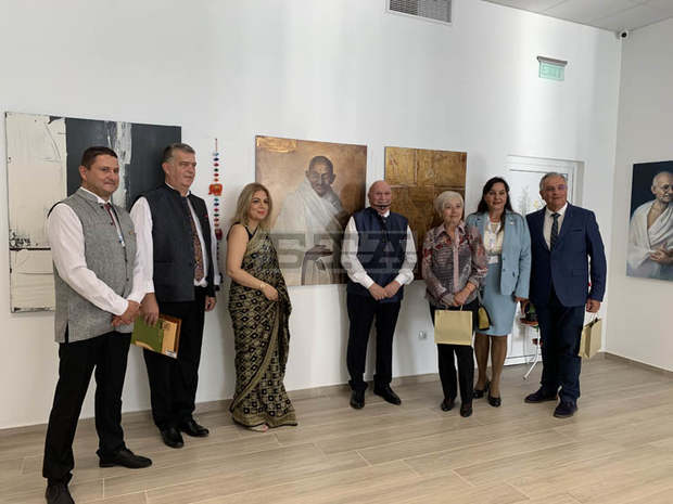 Изложба в Пловдив разказва за живота на Махатма Ганди