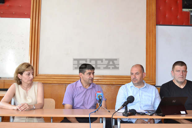 Бивши възпитаници на ПМГ "Васил Друмев" във Велико Търново са дарили на училището 3000 лева за ремонт на класни стаи