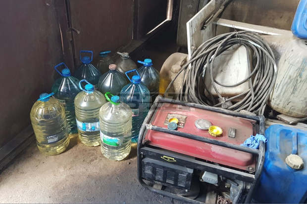 Митничари хванаха служител на паркинг в Русе да купува и препродава нелегално гориво