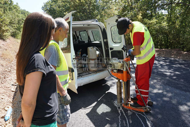 Областният управител на Хасково инспектира строителството на пътя Харманли - Маджарово