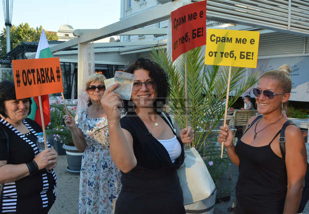 Със седящ протест премина 18-ият ден на антиправителствени прояви в Хасково