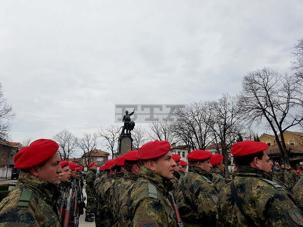 В Карлово 24 новоназначени военнослужещи положиха клетва В Карлово 24 новоназначени военнослужещи положиха клетва