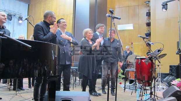 Хилда Казасян и приятели сътвориха в Плевен музикален празник с каузата да помогнат на семейство музиканти