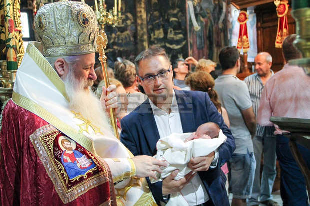 Депутат дари над 15 000 лева на фондацията "Искам бебе" Депутат дари над 15 000 лева на фондацията "Искам бебе"