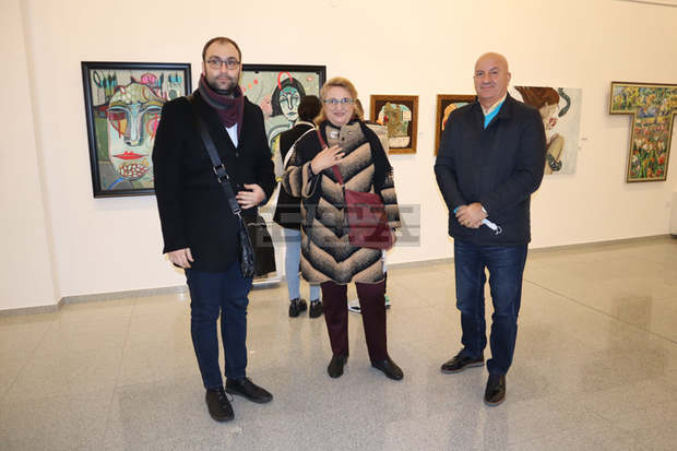 Дружеството на пловдивските художници подреди традиционната си годишна изложба в зала "2019"