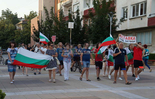 В село Безмер продължават протестите на собственици на прасета