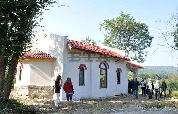 Манастир "Света Богородица - Ястреб"край Ловеч отбелязвасвоя храмов празник