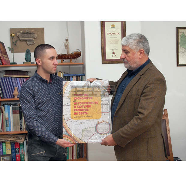 Четири културни институции във Велико Търново получиха изданието "Партитура на света"