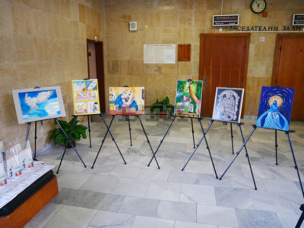Картини от конкурса "Приказки и картини за съда, правдата и справедливостта" в Кюстендил са предложени за откупки с благотворителна цел