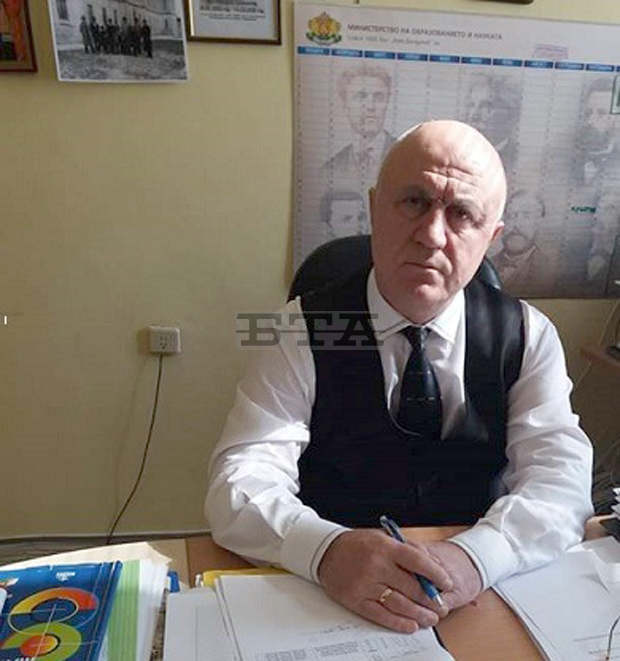 Стотици шуменци играха българско хоро на Националния празник Стотици шуменци играха българско хоро на Националния празник