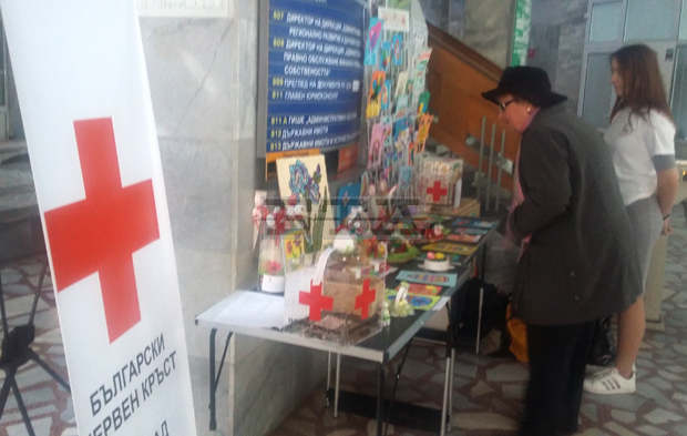 БМЧК в Разград организира благотворителен базар в подкрепа на деца в риск БМЧК в Разград организира благотворителен базар в подкрепа на деца в риск