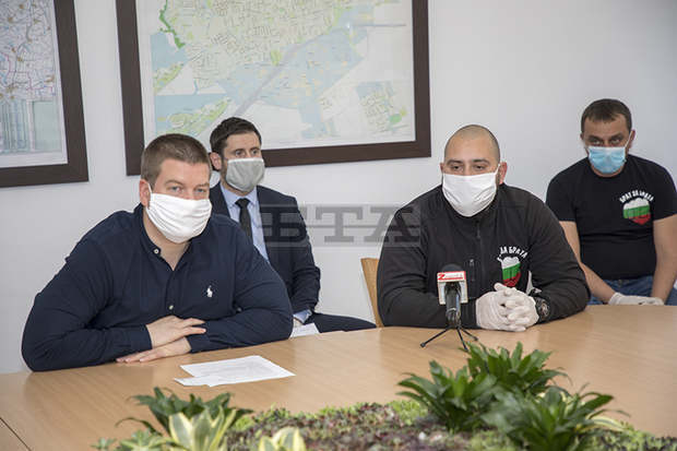 Кметът на Стара Загора Живко Тодоров и сдружение "Брат за брата" в обща социална акция по време на извънредното положение Кметът на Стара Загора Живко Тодоров и сдружение "Брат за брата" в обща социална акция по време на извънредното положение