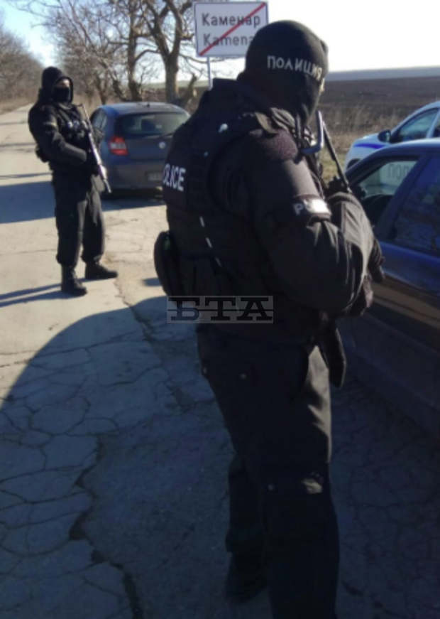 Общо 13 души са задържани при полицейска акция във Варна срещу битовата престъпност Общо 13 души са задържани при полицейска акция във Варна срещу битовата престъпност