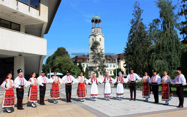 Капанският ансамбъл ще изнесе концерт на открито пред Общинския културен център в Разград