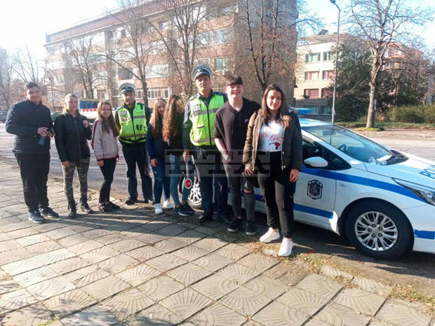 В Кърджали ученици участваха в проверки на Пътна полиция В Кърджали ученици участваха в проверки на Пътна полиция