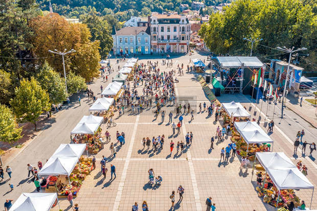 Поредно издание на "Празник на плодородието" подготвя общинския отдел "Култура и духовно развитие" в Кюстендил