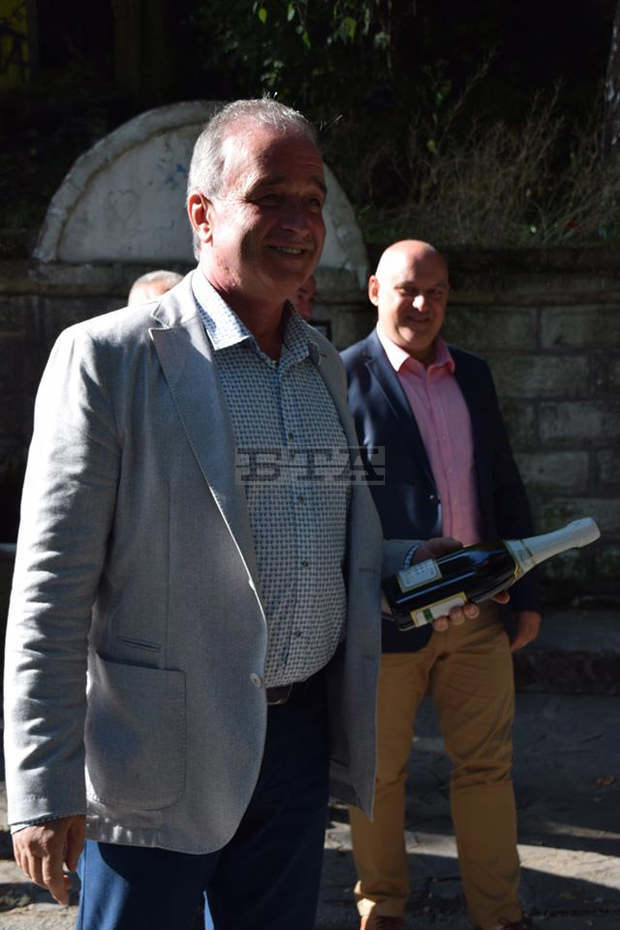 Кметът на Асеновград даде началото на укрепителните дейности на свлачище край Асеновата крепост