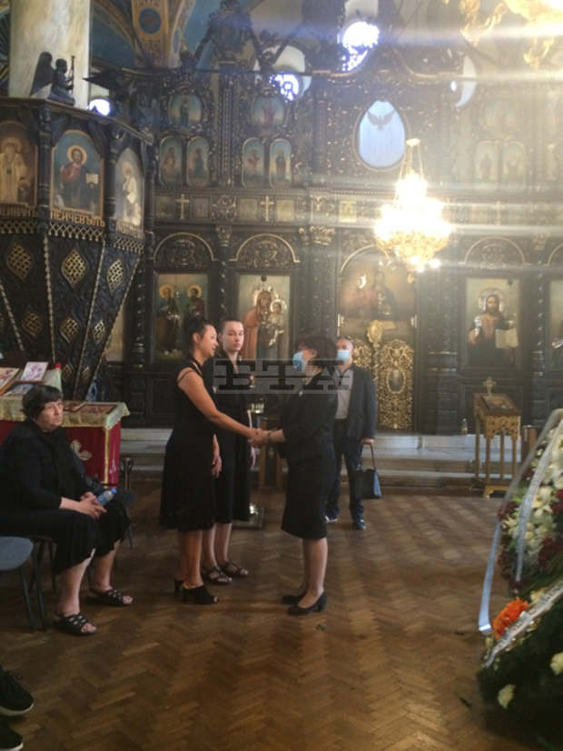 Стотици се простиха с кмета на Мъглиж Господин Господинов