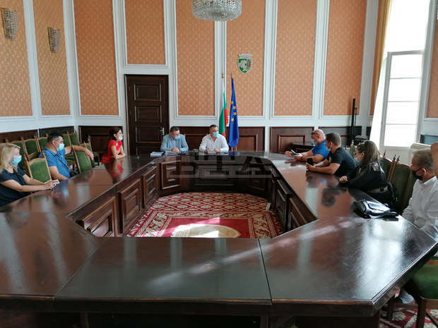 Кметът на Сливен е приел протестиращи срещу изграждането на велоалея на булевард в града