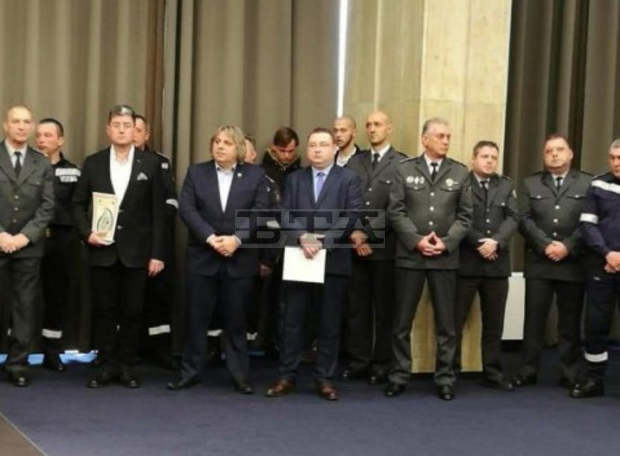 Кметът на Свищов е получил приза "Личност на 2019"  на церемонията "Пожарникар на годината"